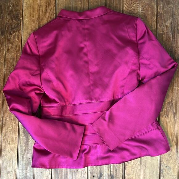 Women’s stunning Escada Fuchsia Silk Blazer with Floral Accent - Picture 7 of 7